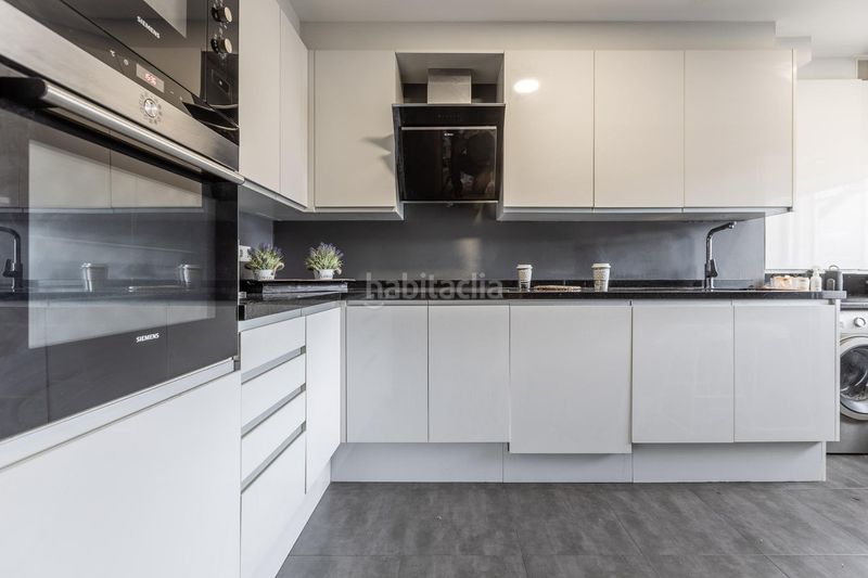 Foto 41e9f9a4-b644-4996-a58a-def9b046a24f. Dúplex amb aparcament piscina a Eirís Coruña (A)