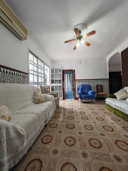 Foto 3d9cffad-4baf-47af-90bd-47d12026286d. Casa amb aparcament a Brenes