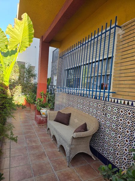Foto c968c63c-0588-4db5-80cc-82fdaa2120b9. Casa adossada amb aparcament a Albox
