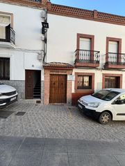Chalet à Setenil de las Bodegas. Vivienda y negocio en pleno funcionamiento en setenil de las bod