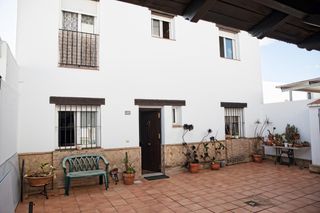 Reihenhaus in Almonte. Casa adosada en calle infanta maría luisa, almonte
