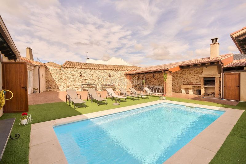 Foto 780a7ad3-2074-460e-b336-1014f9168e2b. Casa amb aparcament piscina a Santiz