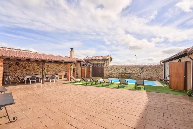 Foto 9166178b-11ba-4938-9f16-3adb1de133e6. Casa amb aparcament piscina a Santiz
