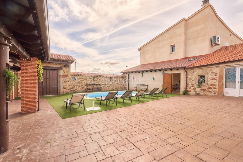 Foto a816d8a3-4fff-4692-9cb3-af216dff8024. Casa amb aparcament piscina a Santiz