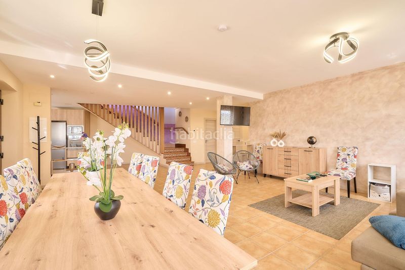 Foto d03c469f-a6c1-413e-87cb-16c4533f8a76. Casa amb aparcament piscina a Santiz