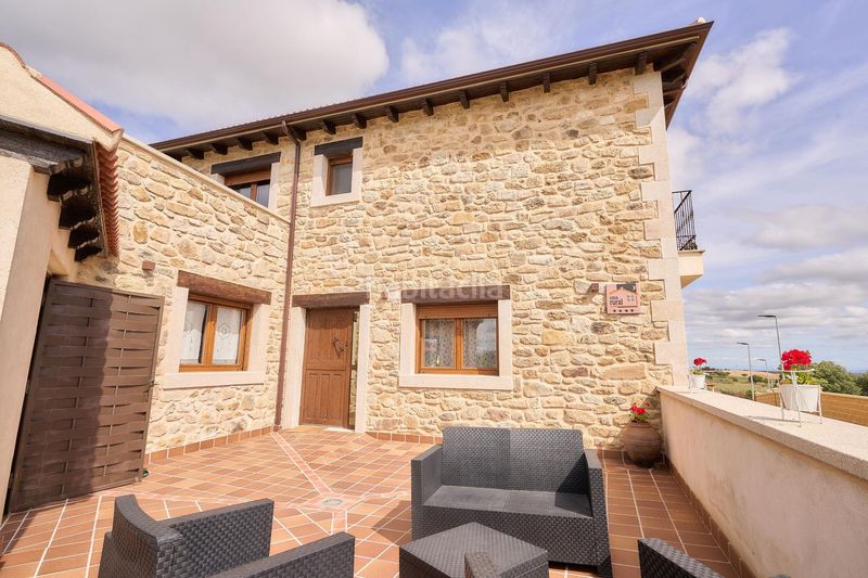 Foto ec0d4484-4502-4c5c-9d2c-26f902e8b466. Casa amb aparcament piscina a Santiz