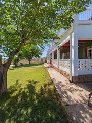 Chalet in Guareña. Tu propio oasis privado con piscina y un chalet espectacular en
