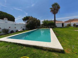 Chalet in La Soledad. Hermoso chalét en chiclana de la frontera  cádiz