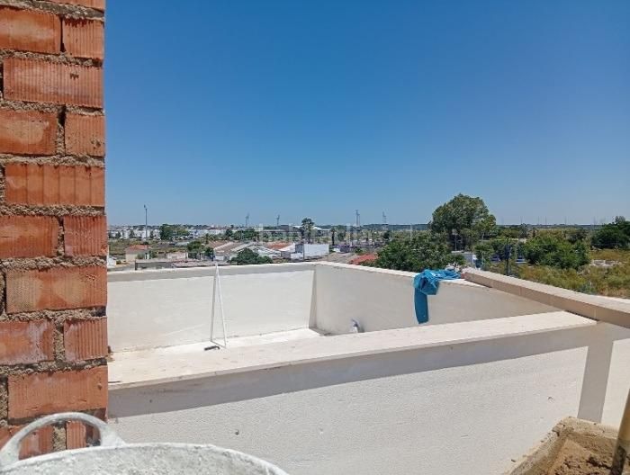 Foto f95f9fb6-76f2-4b5e-aec7-c3786f804340. Casa adossada amb aparcament a Ayamonte ciudad Ayamonte