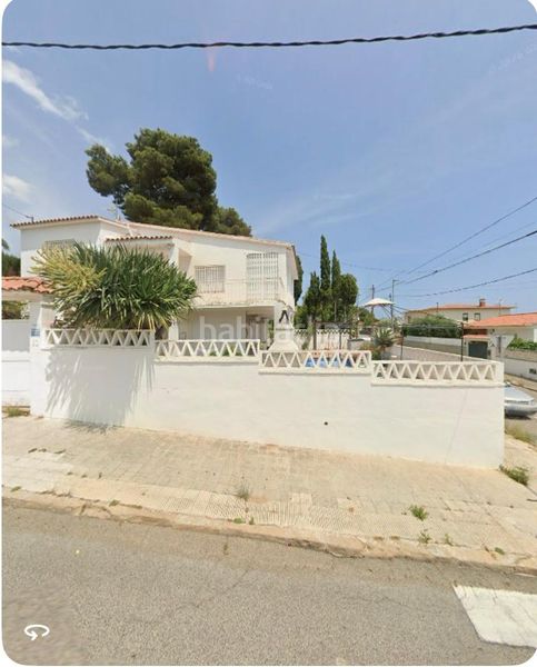 Foto a23068cb-ab7f-4836-b50d-7aa158be6393. Casa amb piscina a Bellamar Calafell