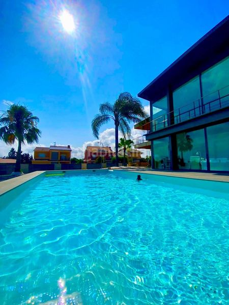 Foto bc936361-0a57-4fca-b558-4595cc3793de. Casa amb aparcament piscina a Bonavista Vendrell (El)