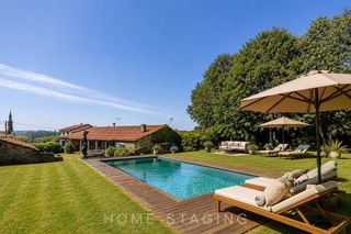 Xalet a Pino (O). Finca con dos viviendas de piedra restauradas, piscina y licenci