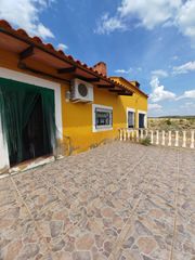 Xalet a Hornachos. Finca con vivienda, manantial propio y vistas al río matachel en