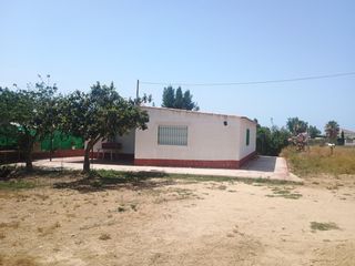 Chalet in El Rompido. Venta de propiedad en cartaya, camino ballecamba, malpica, a dos