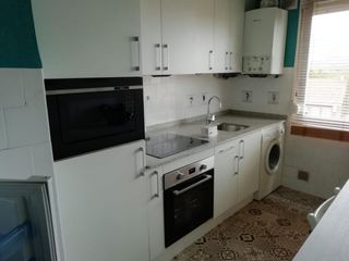 Flat in Oeste. Piso exterior de 3 dormitorios listo para entrar a vivir en logr