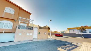 Casa in La Garita - Marpequeña. Exclusiva vivienda unifamiliar en esquina, situada en la codicia