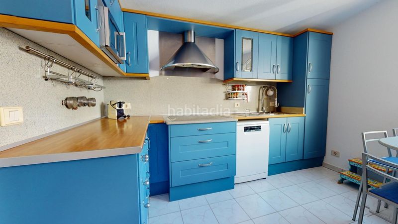 Foto 0b2a2acf-0b26-4be3-862a-088095b58ba9. Casa exclusiva vivienda unifamiliar en esquina, situada en la codiciada zona de hoya pozuelo la garita. en Telde