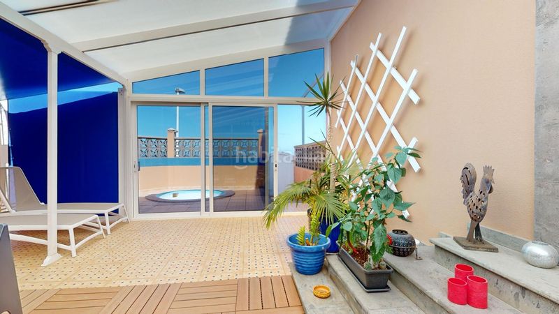 Foto 0c694d5f-8e46-4920-ad15-1ac2ff8c4945. Casa exclusiva vivienda unifamiliar en esquina, situada en la codiciada zona de hoya pozuelo la garita. en Telde