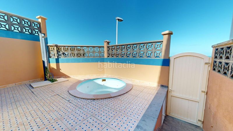 Foto 4edcfa0b-844e-4f07-9979-d1236d09f152. Casa exclusiva vivienda unifamiliar en esquina, situada en la codiciada zona de hoya pozuelo la garita. en Telde