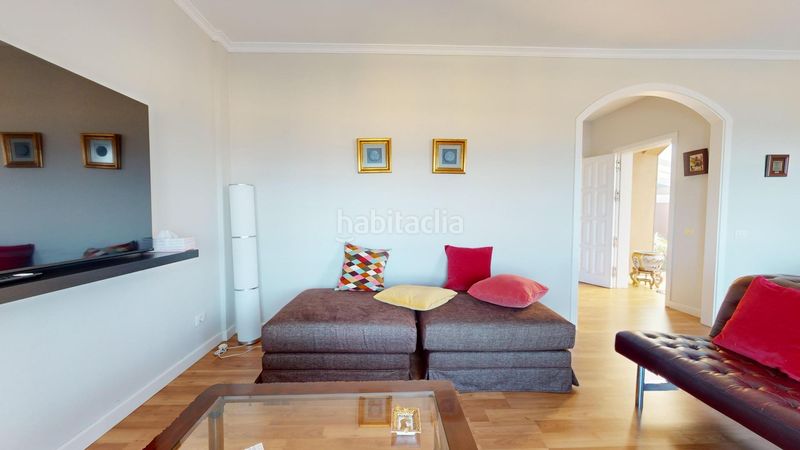 Foto b84d45e0-de3f-4b13-a388-703c18c92150. Casa exclusiva vivienda unifamiliar en esquina, situada en la codiciada zona de hoya pozuelo la garita. en Telde