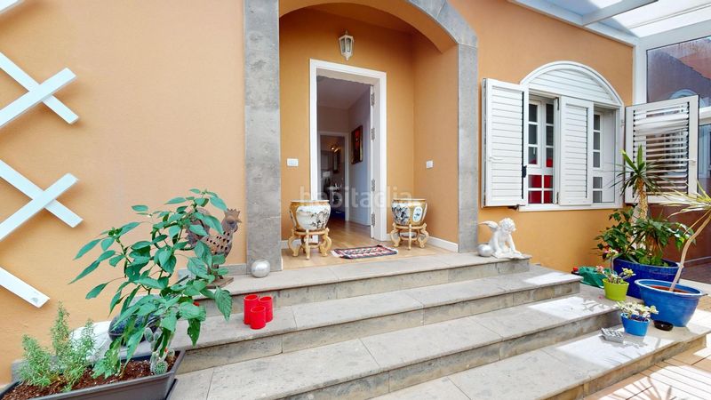 Foto c238cb81-91ff-4d6b-b111-51f9ad917d80. Casa exclusiva vivienda unifamiliar en esquina, situada en la codiciada zona de hoya pozuelo la garita. en Telde