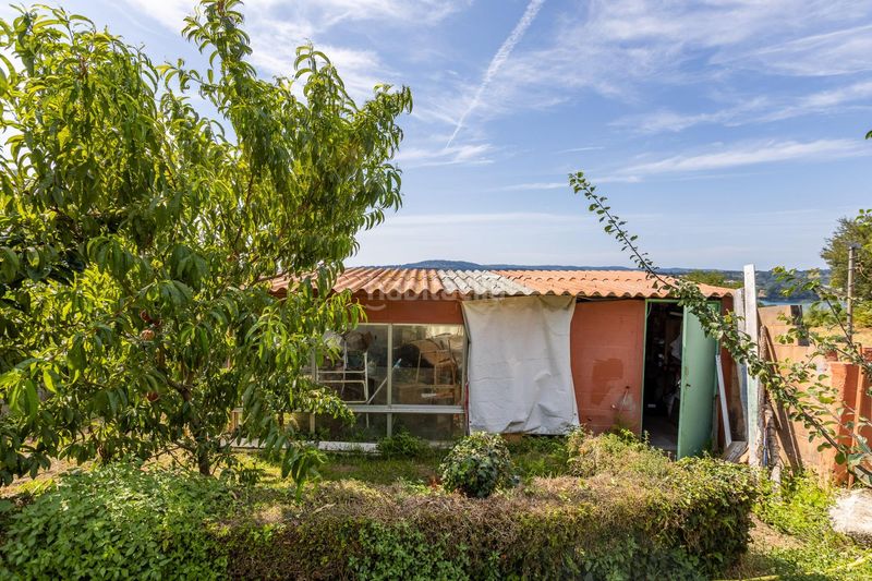 Foto a42022dc-5482-4037-ab5d-070ad050db38. Casa amb aparcament a Pontedeume