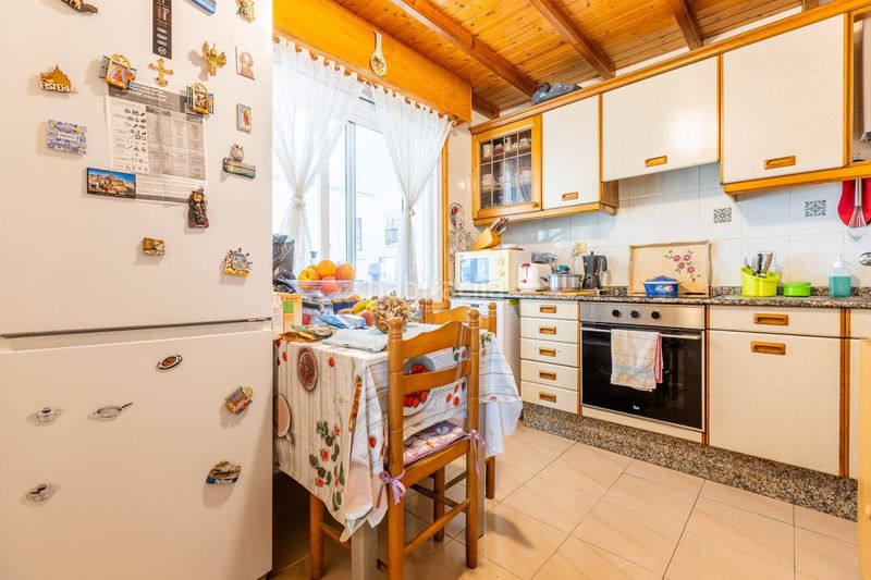Foto e816ed47-89b9-4a68-98c7-5f4588a0eaf9. Casa amb aparcament a Pontedeume