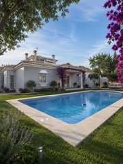 Chalet in Castilleja de la Cuesta. Exclusivo chalet independiente en las almenas, tomares  sevilla