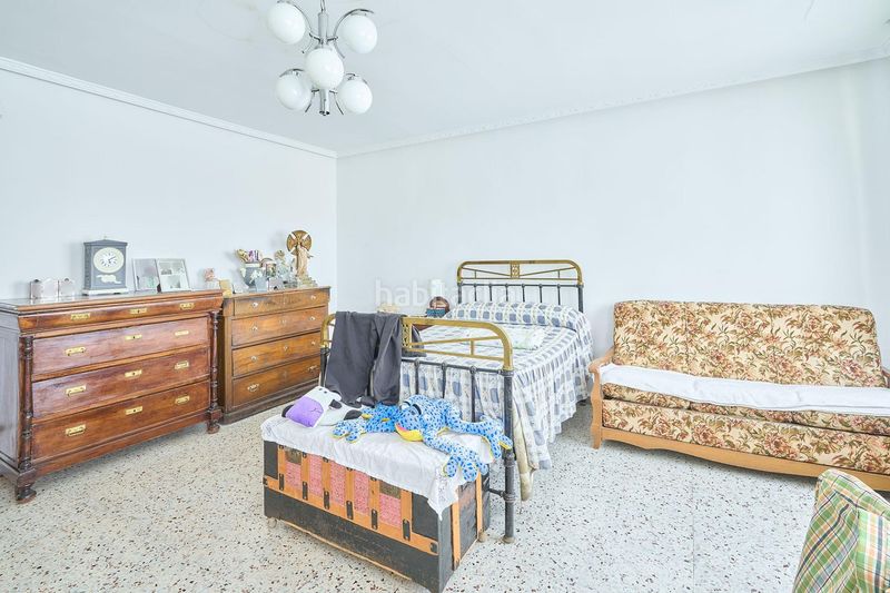 Foto 090ae0d7-9240-45ca-9085-4573cb015824. Edifici a Pajares de la Laguna
