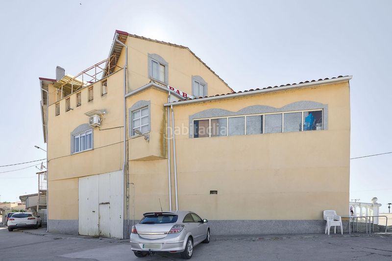 Foto b8bec719-d399-4528-bebe-53d04df70e81. Edifici a Pajares de la Laguna