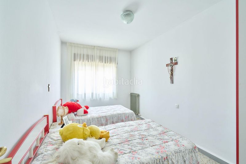 Foto eec6cd4a-bad2-4d3d-89ce-0a137c2b570c. Edifici a Pajares de la Laguna