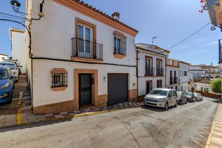 Maison jumelée à Arriate. Chalet pareado en venta en el corazón de arriate  málaga