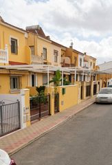 Semi detached house in Chucena. Casa adosada con terraza delantera, patio y 4 dormitorios