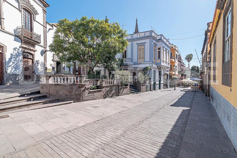 Foto fdd06f94-c0a7-450e-9bc0-d885fce9a517. Édifice dans Arucas casco Arucas