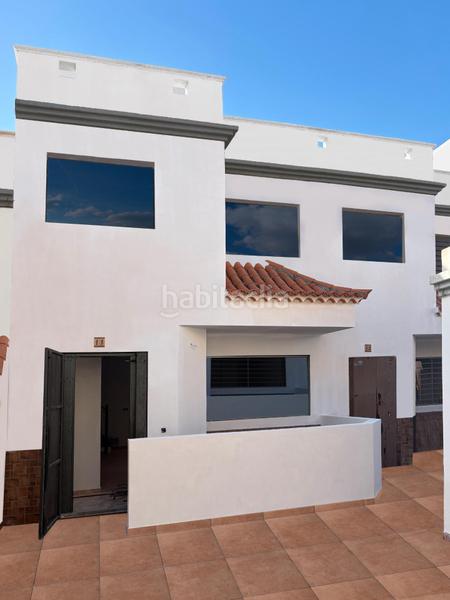 Foto 1f8e87e4-b6e5-4e7b-8cb4-7f05aefc87ba. Casa adosada adosados en guimar a estrenar!!! en Centro Güímar