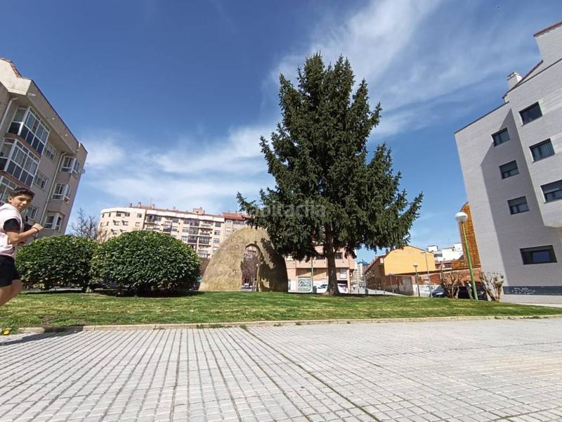 Foto b9b27cf3-fd31-4074-99d3-df3394e2ba13. Casa pareada  en venta en gamonalcapiscol09007 en Burgos