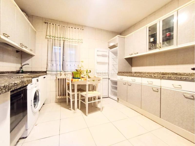 Foto 00d380a4-fbb9-4d7c-8604-e5961289e188. Casa amb calefacció aparcament a Barriada de Yagüe Burgos