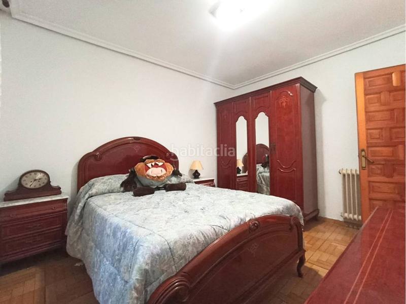 Foto 238c680d-e4fd-4a0c-af50-c783899437a6. Casa amb calefacció aparcament a Barriada de Yagüe Burgos