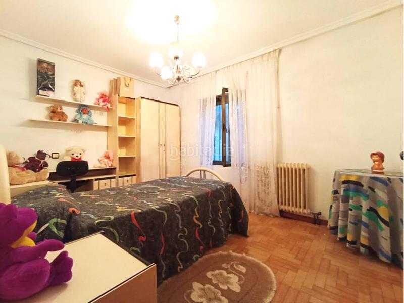 Foto 3025cc50-f960-44e6-a6e6-f3cd754948c0. Casa amb calefacció aparcament a Barriada de Yagüe Burgos