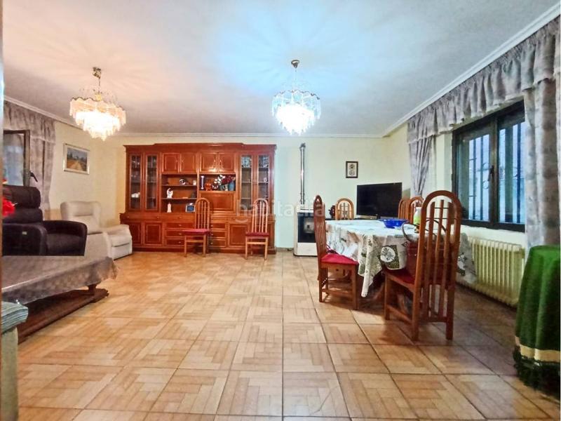 Foto a088650e-8670-4e11-ad46-3d46babf2815. Casa amb calefacció aparcament a Barriada de Yagüe Burgos