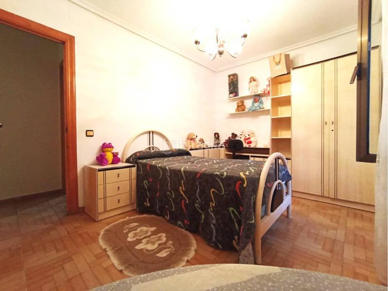 Foto c93ff509-7564-45fb-81a5-42a25312a311. Casa amb calefacció aparcament a Barriada de Yagüe Burgos