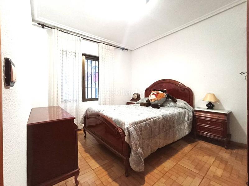 Foto fba2b813-5fa1-4ea7-825a-48dd0fb9d0ae. Casa amb calefacció aparcament a Barriada de Yagüe Burgos