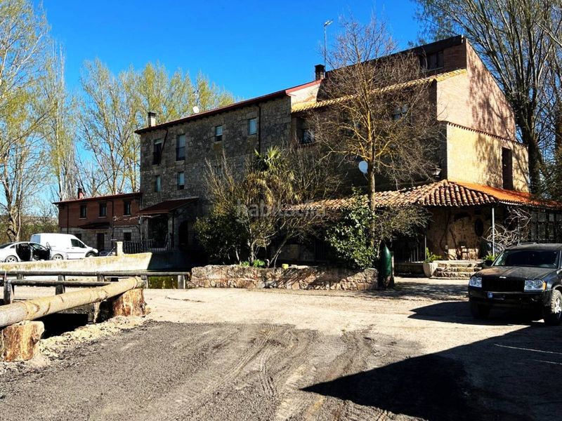 Foto f33bff16-fa10-4798-94d9-cd9ad8c80563. Casa a Frandovínez