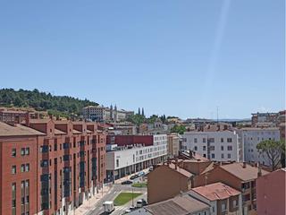 Pis  Zamora. Junto al paseo de la isla y con vistas a la catedral