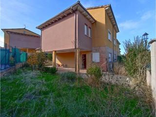 Casa aparellada  Castilla y león. Venta de chalet pareado en valdorros