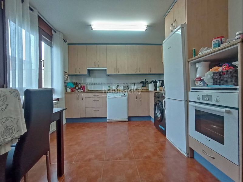 Foto 37279f95-fc8f-456b-8684-dae9e7fd9939. Casa amb calefacció aparcament a Quintanillas (Las)