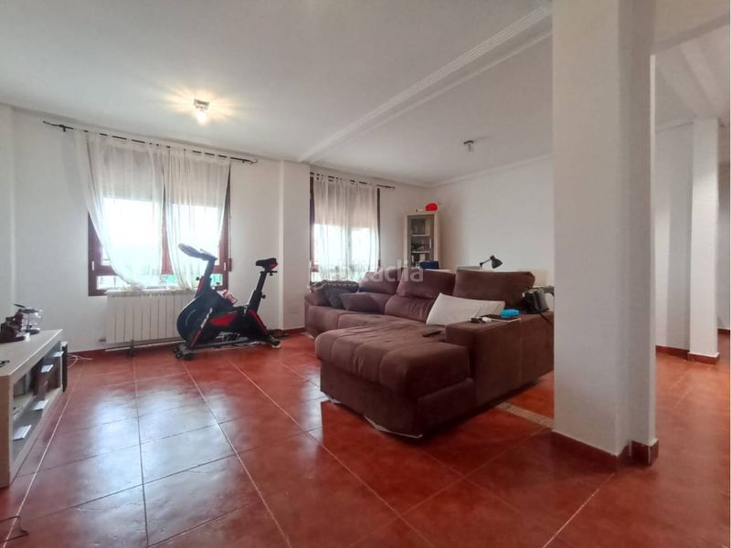 Foto bd28e72b-24ab-477d-859c-0840f1452037. Casa amb calefacció aparcament a Quintanillas (Las)