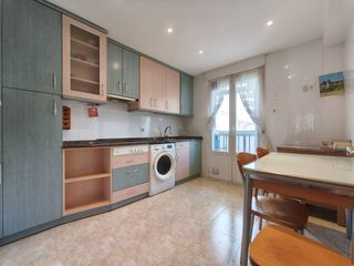Piso  Calle valentín jalón. Pisazo de 4 habitaciones en el corazón de burgos!