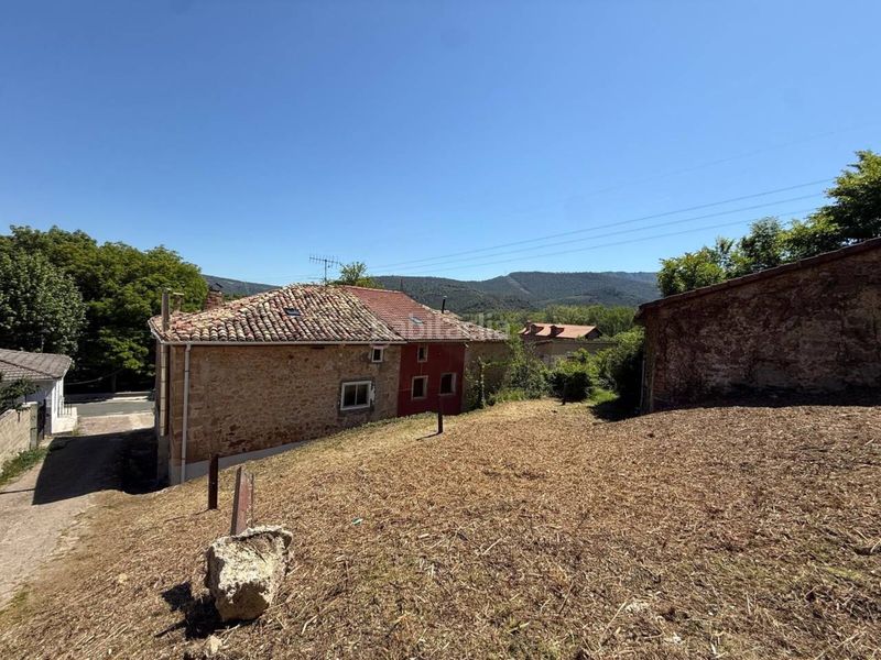 Foto d3c7da9c-b233-483b-a176-f61d527d515e. Casa adossada a Oña