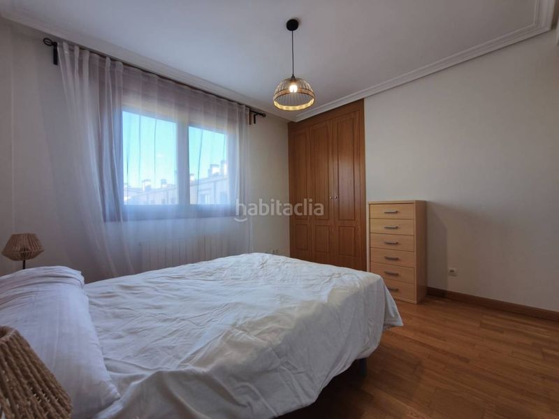 Foto b7be4234-9c17-4aa9-ba9d-9e02ef53aa4f. Àtic amb calefacció aparcament a San Pedro y San Felices Burgos